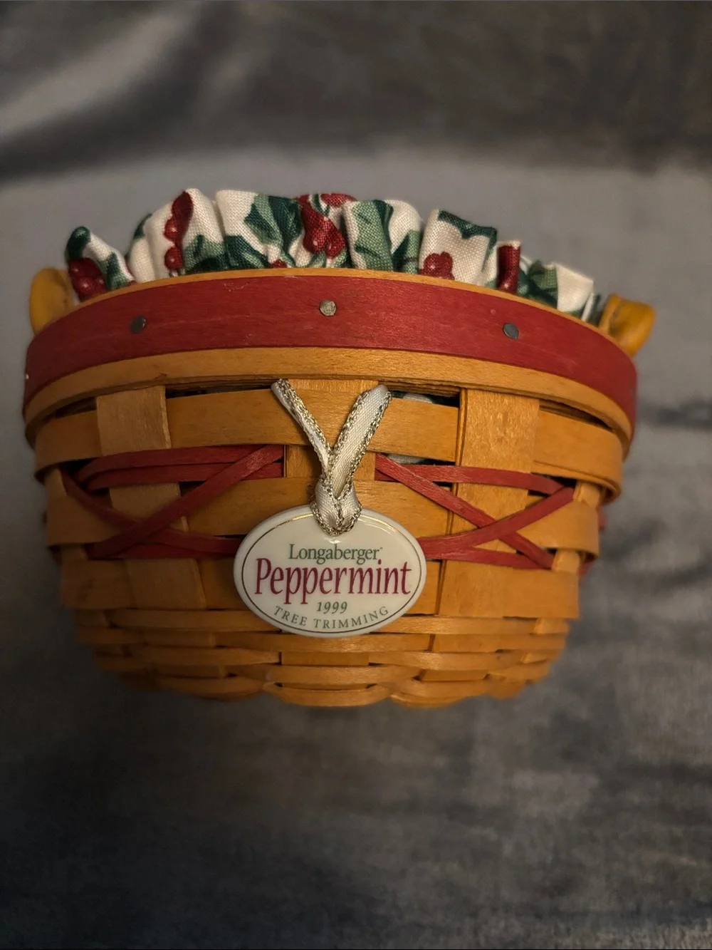 Longaberger 1999 tree trimming Peppermint Woven Holiday Basket with Fabric Liner